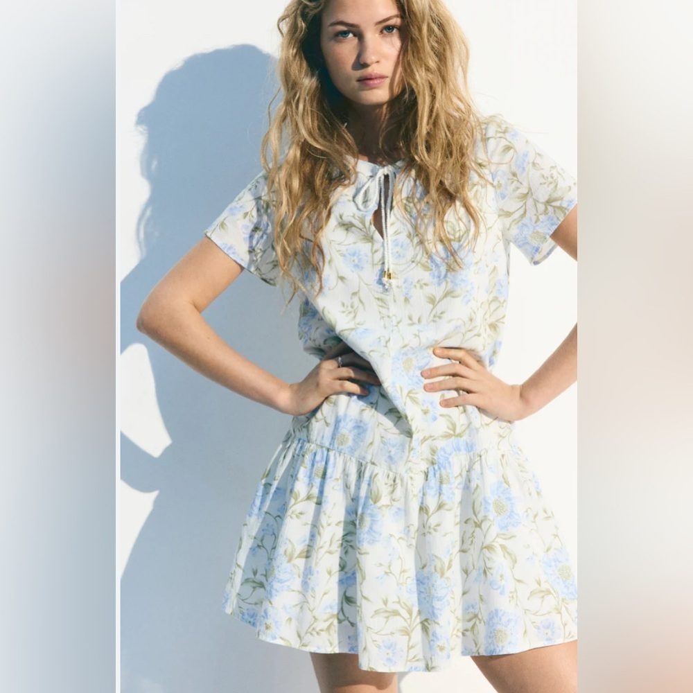 H&M Light Blue and White Floral Midi Dress Size Xl Pit 22